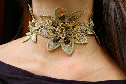 Daisy choker